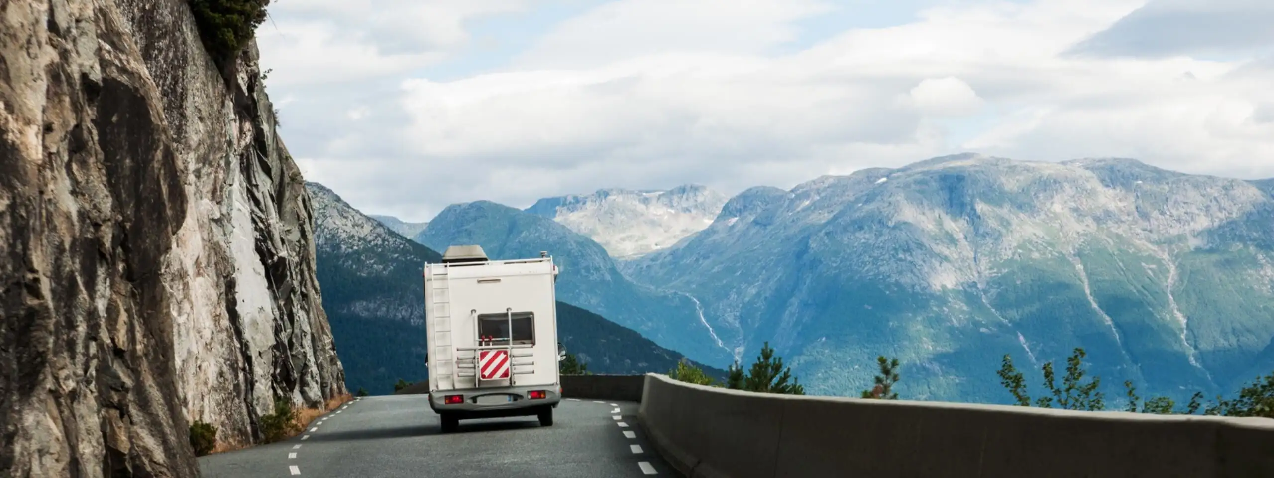 wohnmobil norwegen fotolia 42361820