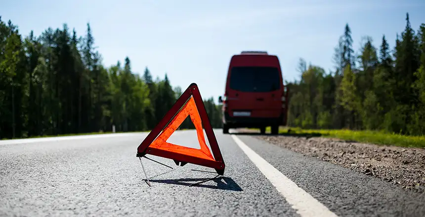 sicherheitsausrüstung im wohnmobil, warndreieck in der grundausstattung