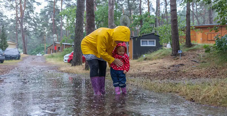 3b81fac603d5-camping-bei-regen-mit-kindern camping bei regen mit kindern