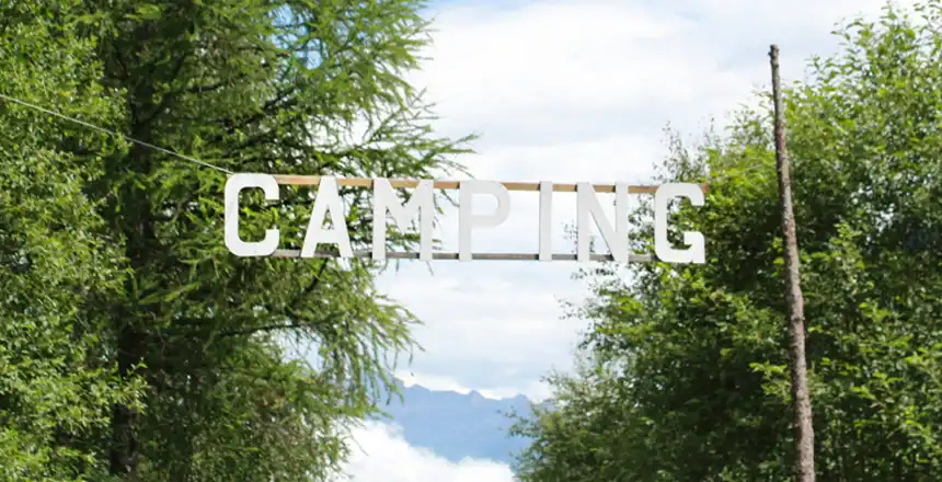 camping-schild-frankreich-chamonix-bonneville Aufgehängtes Schild Camping, Frankreich