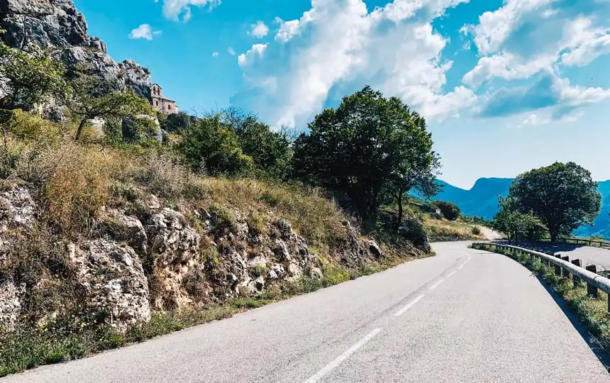 Stra&szlig;e an der C&ocirc;te d'Azur