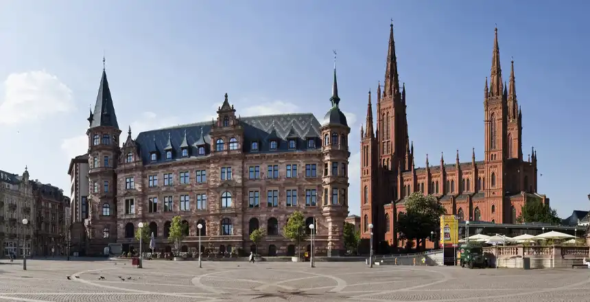 Rathaus und Marktkirche von Wiesbaden am Marktplatz