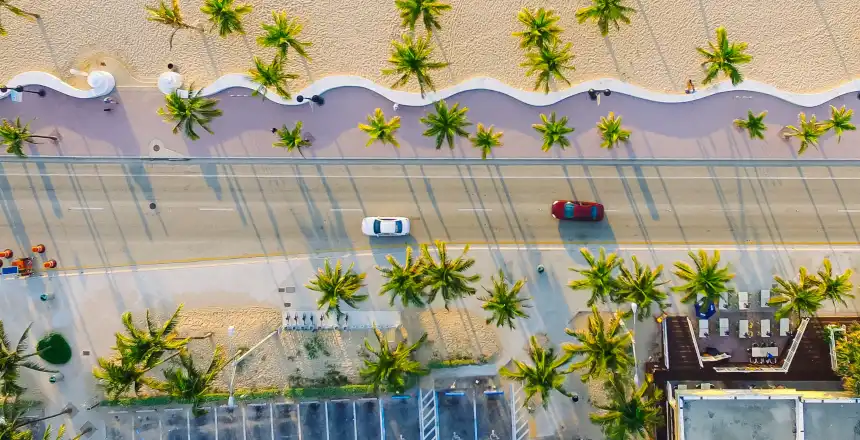 Stra&szlig;e entlang der Strandpromenade, Florida, USA