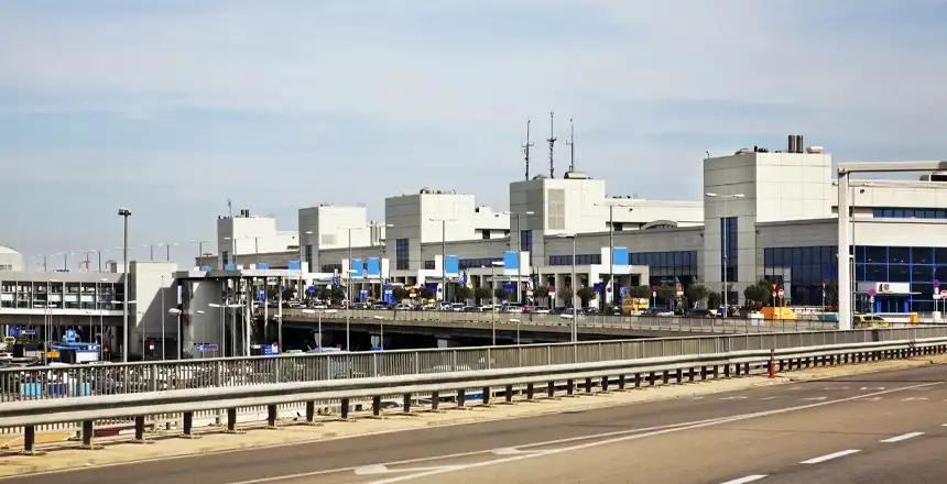 Geb&auml;ude am Flughafen von Athen