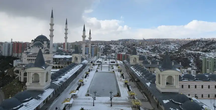 Stadtzentrum von Ankara mit Kocatepe-Moschee, T&uuml;rkei