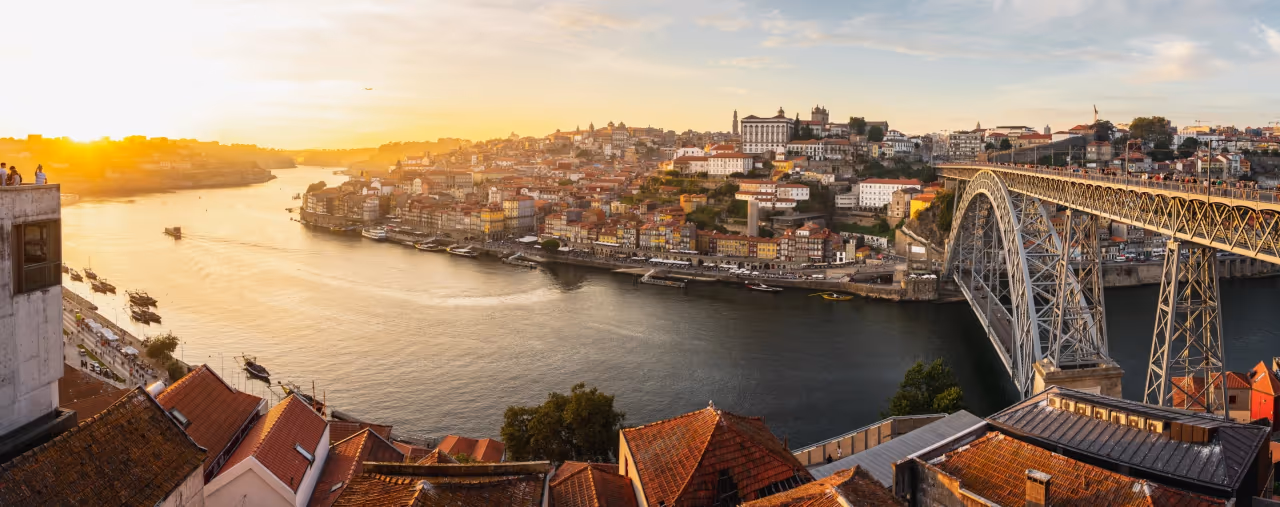Blick auf Porto bei Sonnenuntergang