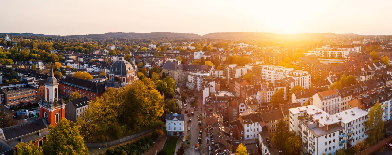 Panorama von Aachen in der Dämmerung