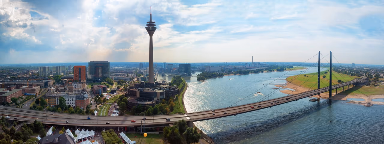 adac autovermietung duesseldorf stadt panorama fotolia 119257216