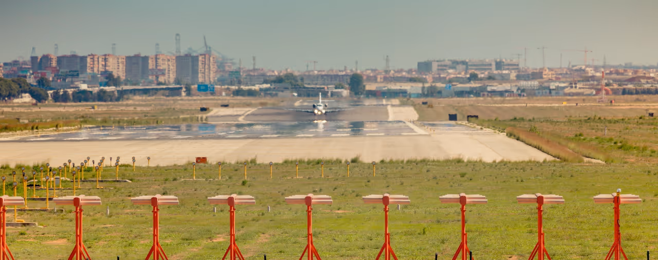 Startbahn am Flughafen Valencia, Spanien