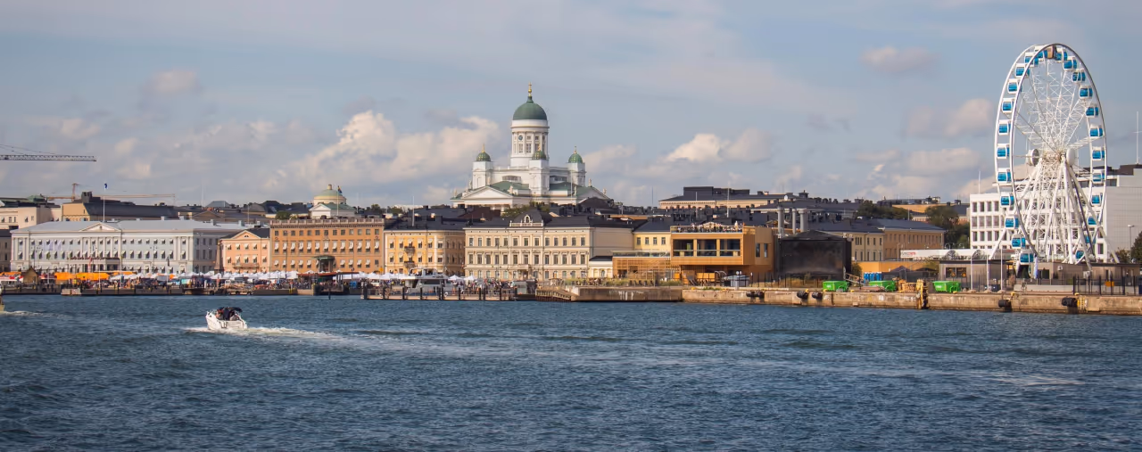 Helsinki vom Meer aus