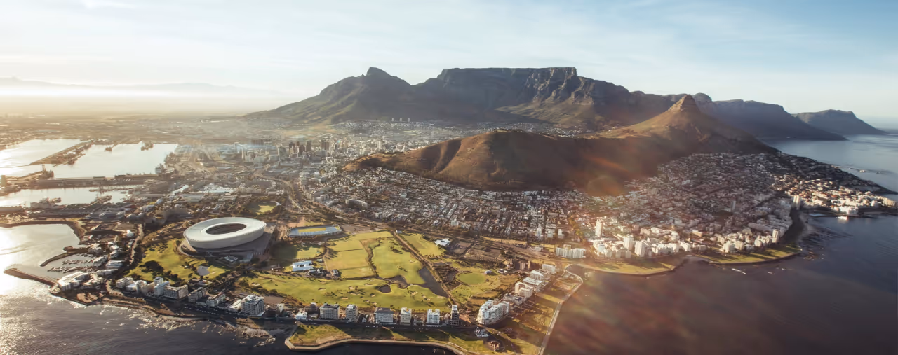 Panoramablick auf Kapstadt mit Tafelberg