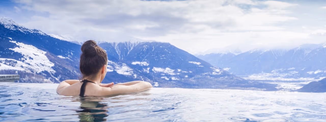 wellness camping pool berge fotolia 132768888