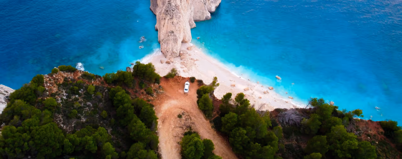 Aussichtspunkt auf Zakynthos mit Blick auf die Myzithres Felsen